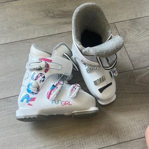 Girls ski boots